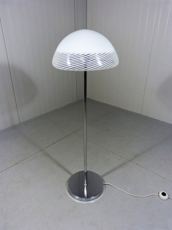 Image 1 of Italienische Stehlampe mit Glasschirm aus den 1960er Jahren