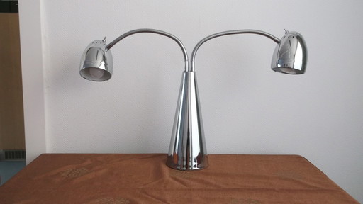 Tischlampe mit flexiblen Armen