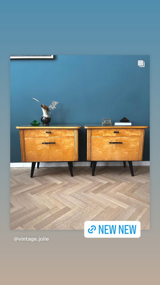 Image 1 of Satz Vintage-Nachttische aus blondem Holz mit schwarzen Beinen