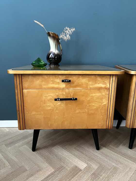 Image 1 of Satz Vintage-Nachttische aus blondem Holz mit schwarzen Beinen