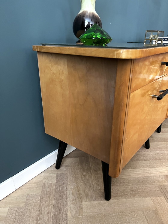 Image 1 of Satz Vintage-Nachttische aus blondem Holz mit schwarzen Beinen