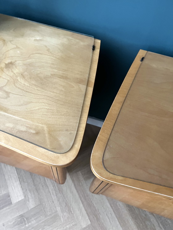 Image 1 of Satz Vintage-Nachttische aus blondem Holz mit schwarzen Beinen