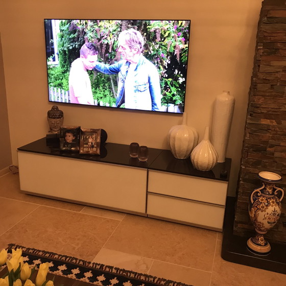 Image 1 of Spektraler TV-Schrank