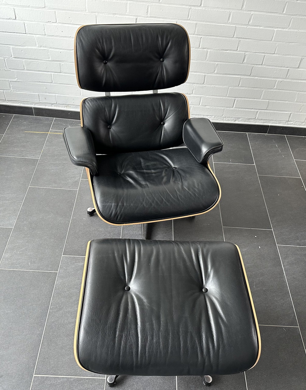 Vintra Lounge Chair XL mit Ottomane