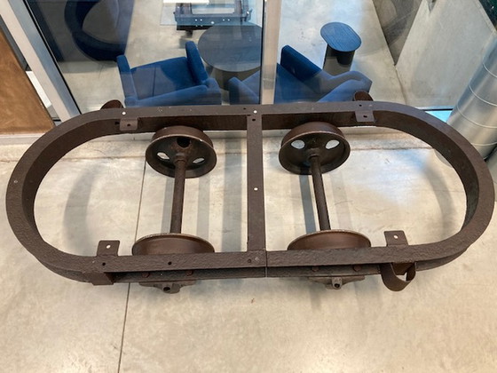 Image 1 of Industrieller Couchtisch aus Gusseisen