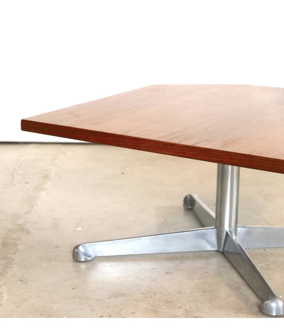 Image 1 of Osvaldo Borsani für Tecno Couchtisch