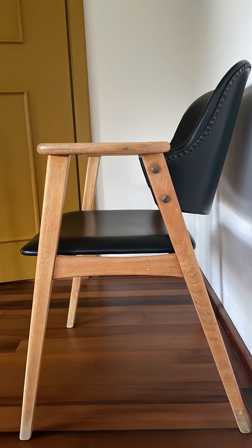 Zwei Vintage-Esszimmerstühle