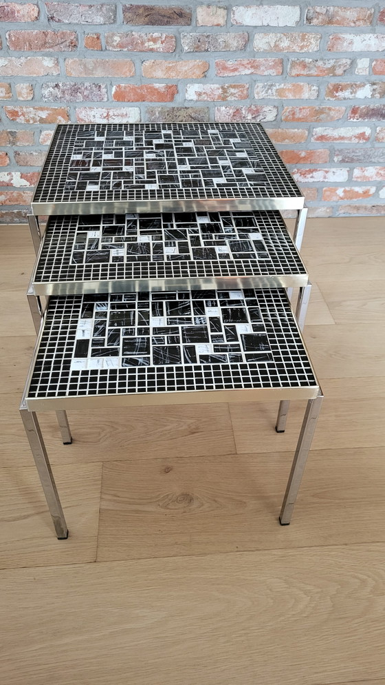 Image 1 of Wunderschönes Set aus 3 Vintage-Satztischen mit Mosaik