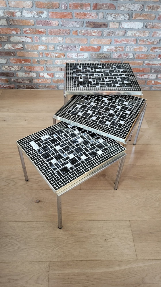 Image 1 of Wunderschönes Set aus 3 Vintage-Satztischen mit Mosaik