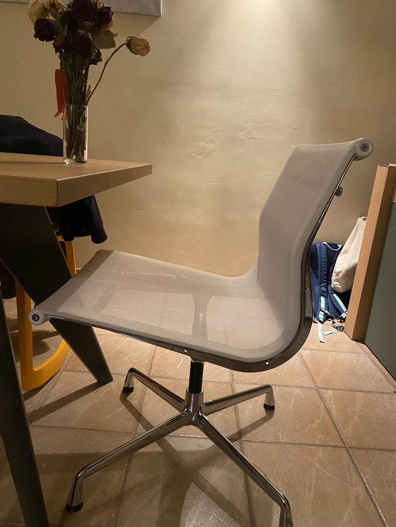 Image 1 of Vitra EA 106 Bürostuhl