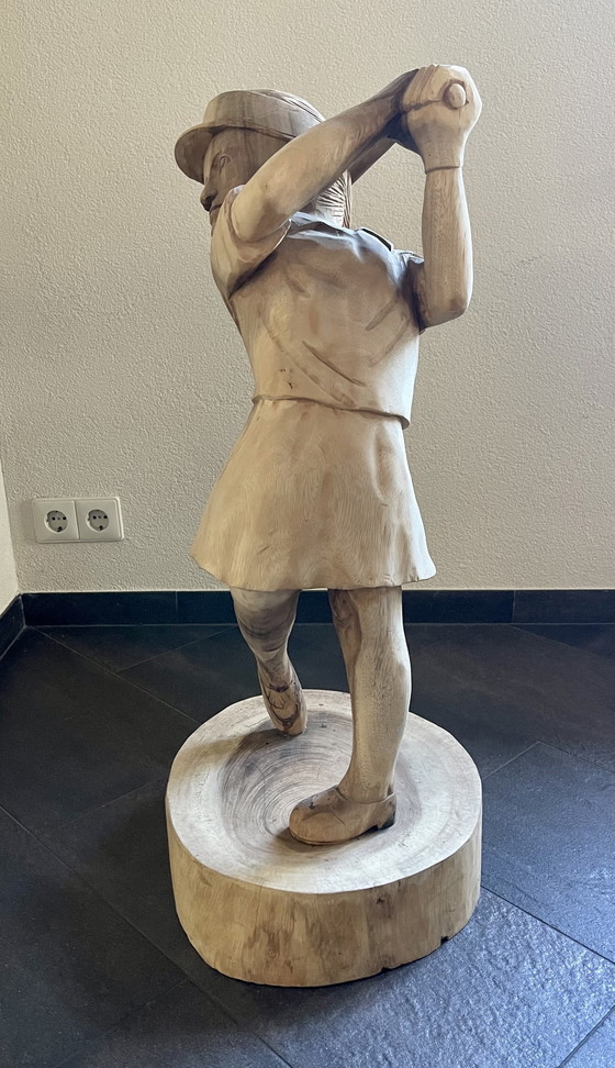 Image 1 of Handgefertigte Golfspielerstatue aus Hartholz