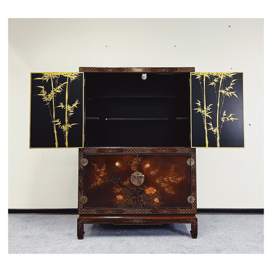 Image 1 of Vintage chinesischer Brautschrank