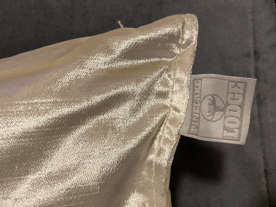 Image 1 of Colmore Elfenbein Samtkissen