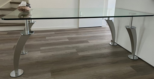 Moderner Esstisch aus Glas