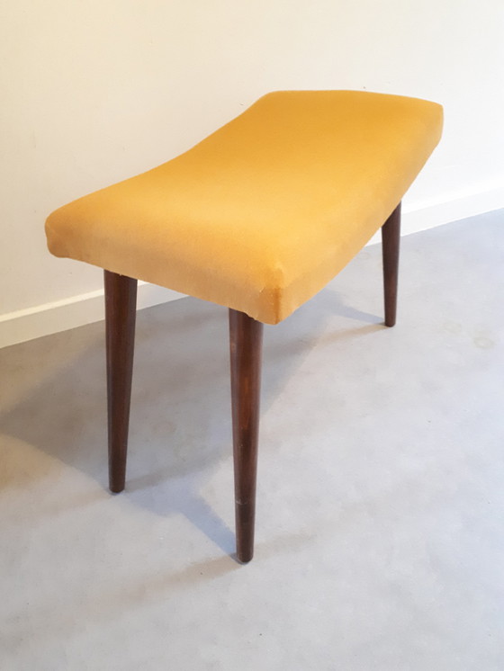 Image 1 of Gelber Vintage-Fußhocker aus den 50er Jahren