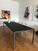 Arco Slim plus Tisch Nero Indigo