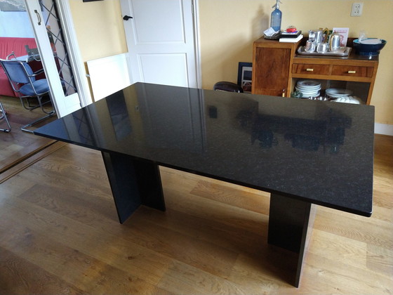 Image 1 of Schöner Designtisch aus schwarzem Granit