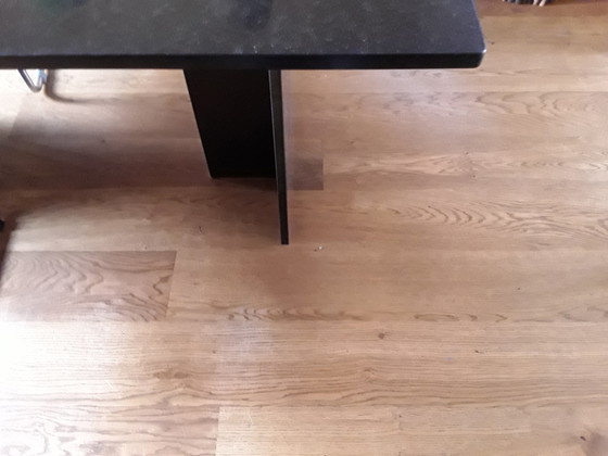 Image 1 of Schöner Designtisch aus schwarzem Granit