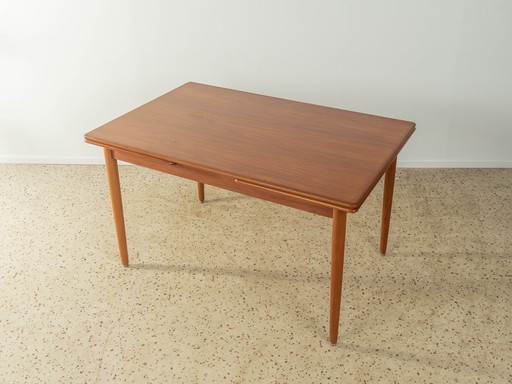 ausziehbarer Esstisch