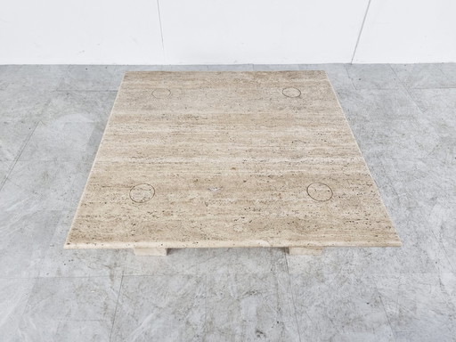 Up&Up Couchtisch aus Travertin