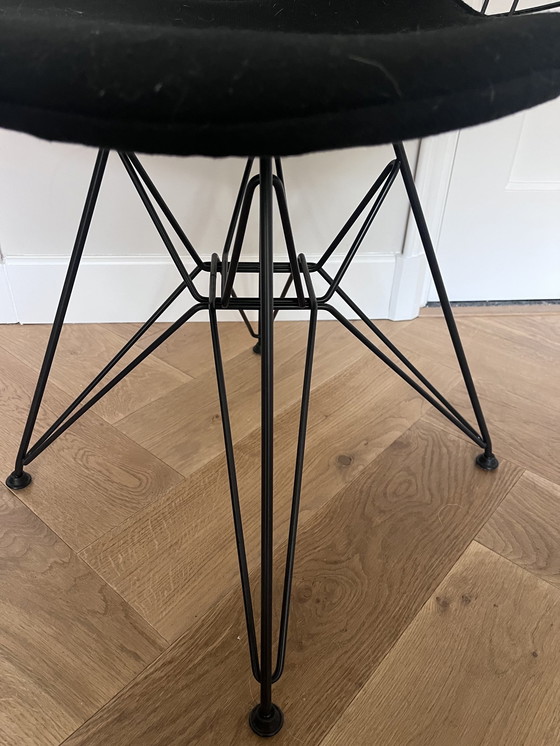 Image 1 of 2 x Vitra Wire DKR Schwarz mit schwarzem Bikini