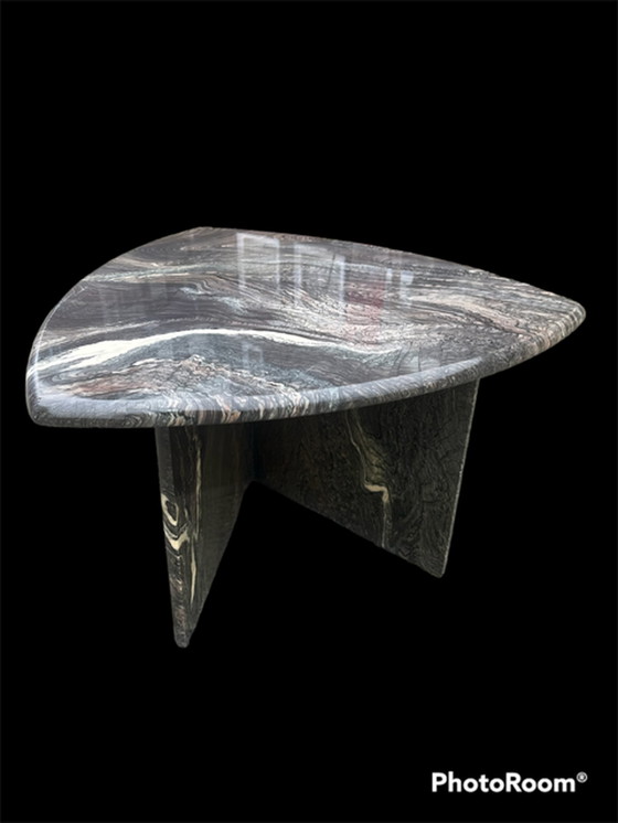 Image 1 of Couchtisch aus Sicilli-Marmor und 2 Beistelltische