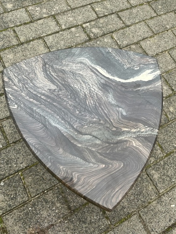 Image 1 of Couchtisch aus Sicilli-Marmor und 2 Beistelltische