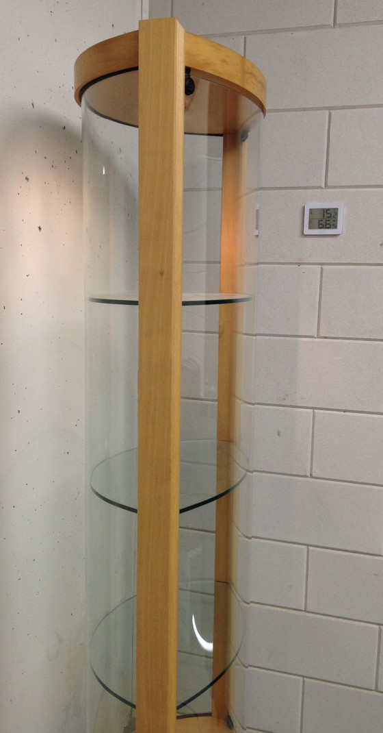 Image 1 of Vitrine