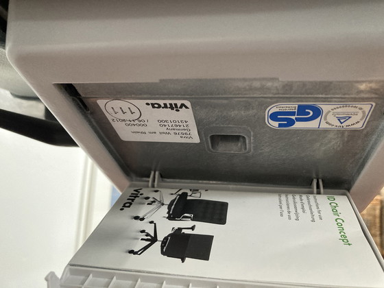 Image 1 of 2x Fixer Upper: Vitra Eames ID Stuhl. Bürostuhl-Konzeptfarbe hellblau