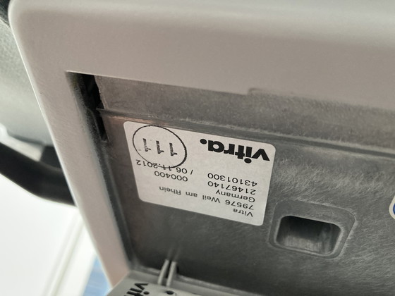 Image 1 of 2x Fixer Upper: Vitra Eames ID Stuhl. Bürostuhl-Konzeptfarbe hellblau