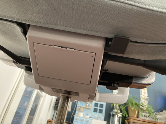 Image 1 of 2x Fixer Upper: Vitra Eames ID Stuhl. Bürostuhl-Konzeptfarbe hellblau