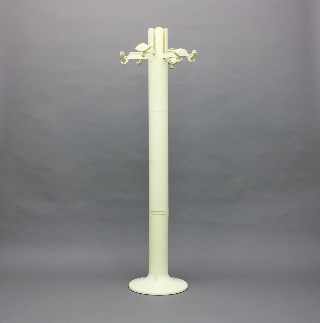 Giancarlo Piretti, Garderobe "Planta" von Anonyma Castelli