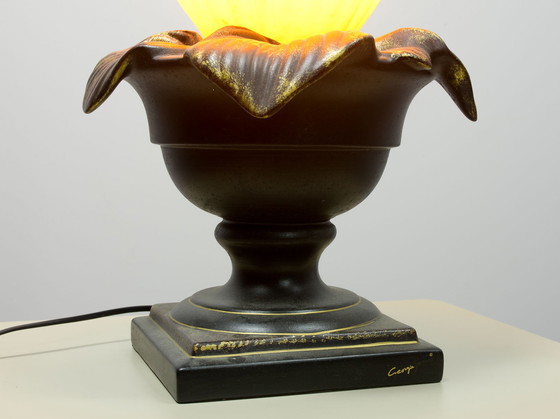 Image 1 of XXL Georgia Jacob Athena Flaming Torch Tischlampe aus harzgeformtem Stoff auf Bronze patiniertem Stein . Frankreich, 1970er Jahr
