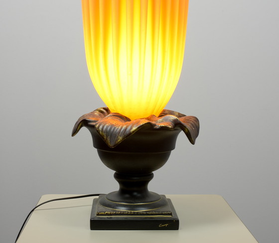 Image 1 of XXL Georgia Jacob Athena Flaming Torch Tischlampe aus harzgeformtem Stoff auf Bronze patiniertem Stein . Frankreich, 1970er Jahr