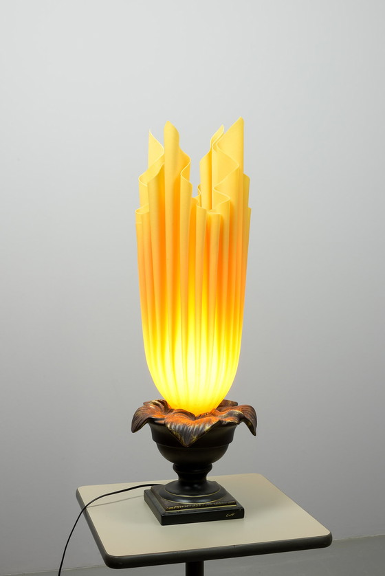 Image 1 of XXL Georgia Jacob Athena Flaming Torch Tischlampe aus harzgeformtem Stoff auf Bronze patiniertem Stein . Frankreich, 1970er Jahr