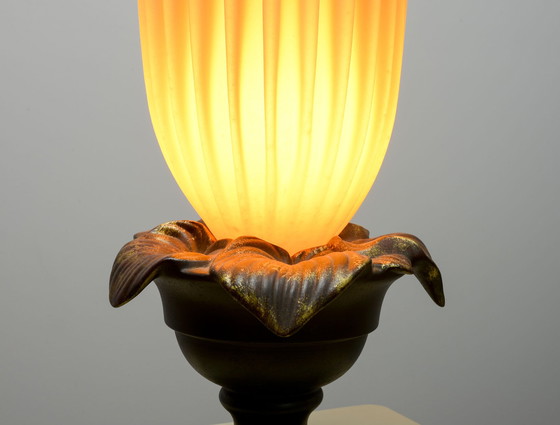 Image 1 of XXL Georgia Jacob Athena Flaming Torch Tischlampe aus harzgeformtem Stoff auf Bronze patiniertem Stein . Frankreich, 1970er Jahr