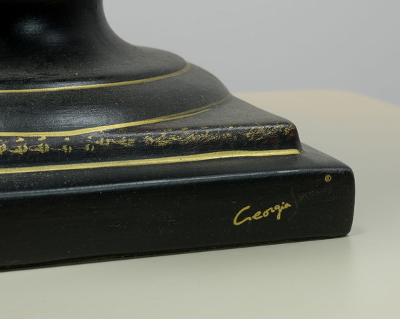 Image 1 of XXL Georgia Jacob Athena Flaming Torch Tischlampe aus harzgeformtem Stoff auf Bronze patiniertem Stein . Frankreich, 1970er Jahr