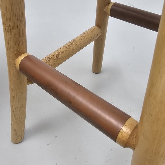 Image 1 of 2 neu gepolsterte Vintage-Barhocker aus Palmenholz, Bouclé-Stoff von Jim Thompson