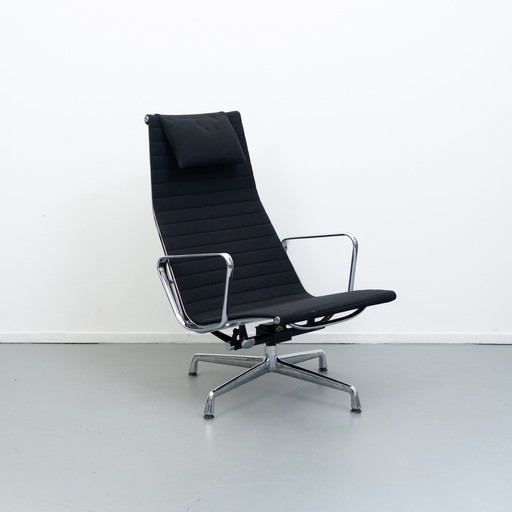 2x Vitra Eames Ea 124 Stuhl