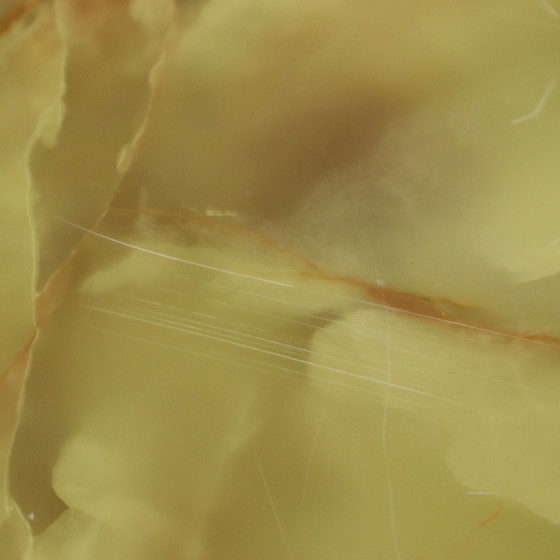 Image 1 of Klassischer Onyx-Beistelltisch oval