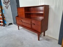 Englisches Highboard Jentique