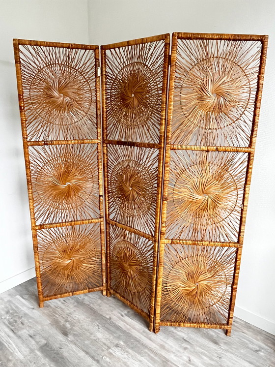 Image 1 of Vintage Sunburst Paravent aus Rattan