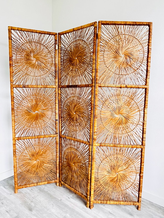 Image 1 of Vintage Sunburst Paravent aus Rattan