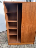 Kleiderschrank aus den Siebzigern, Teakholz