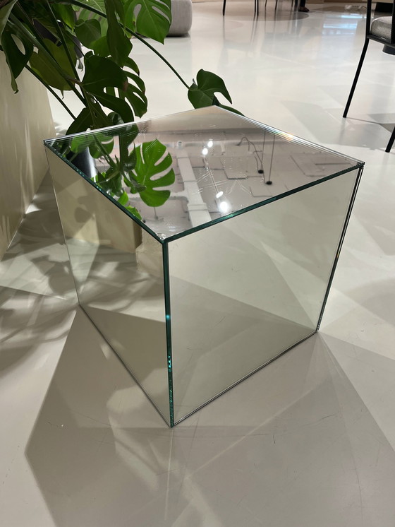 Image 1 of Fest Tintin Beistelltisch