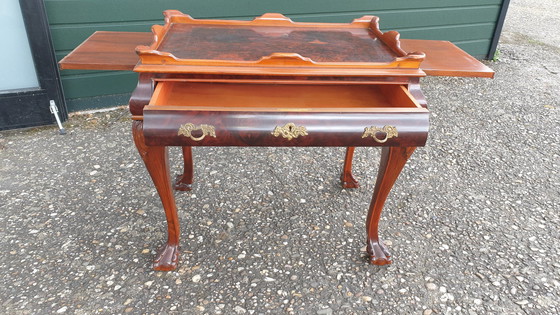 Image 1 of Chippendale theetafeltje wortelnoot