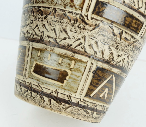 Image 1 of 1950er PFLANZTOPF abstraktes Sgraffito-Dekor in Braun und Beige