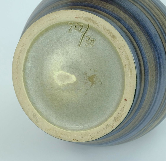 Image 1 of Vasenkrug aus den 1950er Jahren mit Streifenmuster in Blaubraun Schwarz, Modell 252/30