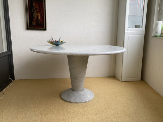 Image 1 of Designtisch aus Marmor