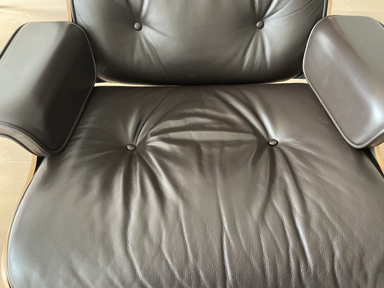 Image 1 of Eames Lounge Chair + Ottoman (New Dimensionen), Marke Vitra, Design Charles & Ray Eames
